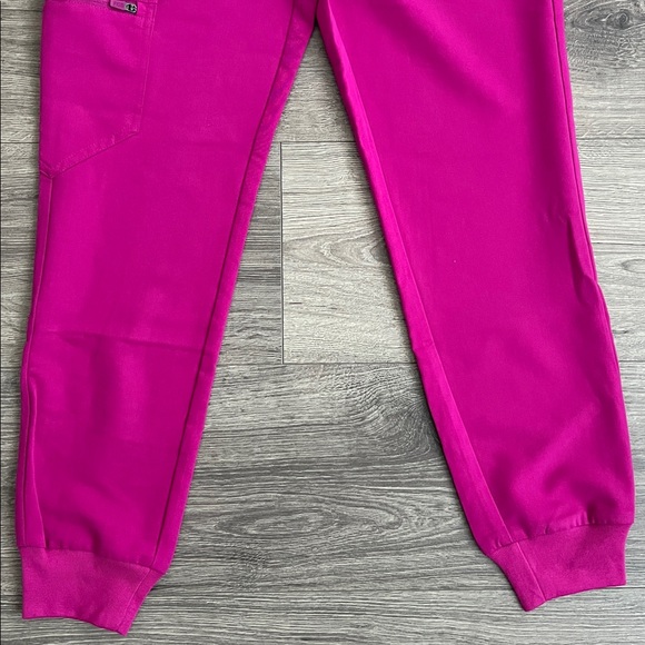 FIGS High Waisted Zamora Jogger Scrub Pants XXS PETITE Raspberry Sorbet Magenta - Picture 6 of 10